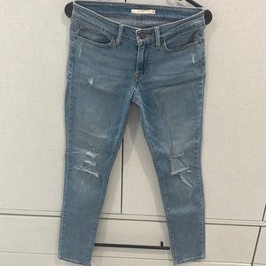 LEVI’S: skinny light blue jeans, mid-rise, size 28. Worn once!